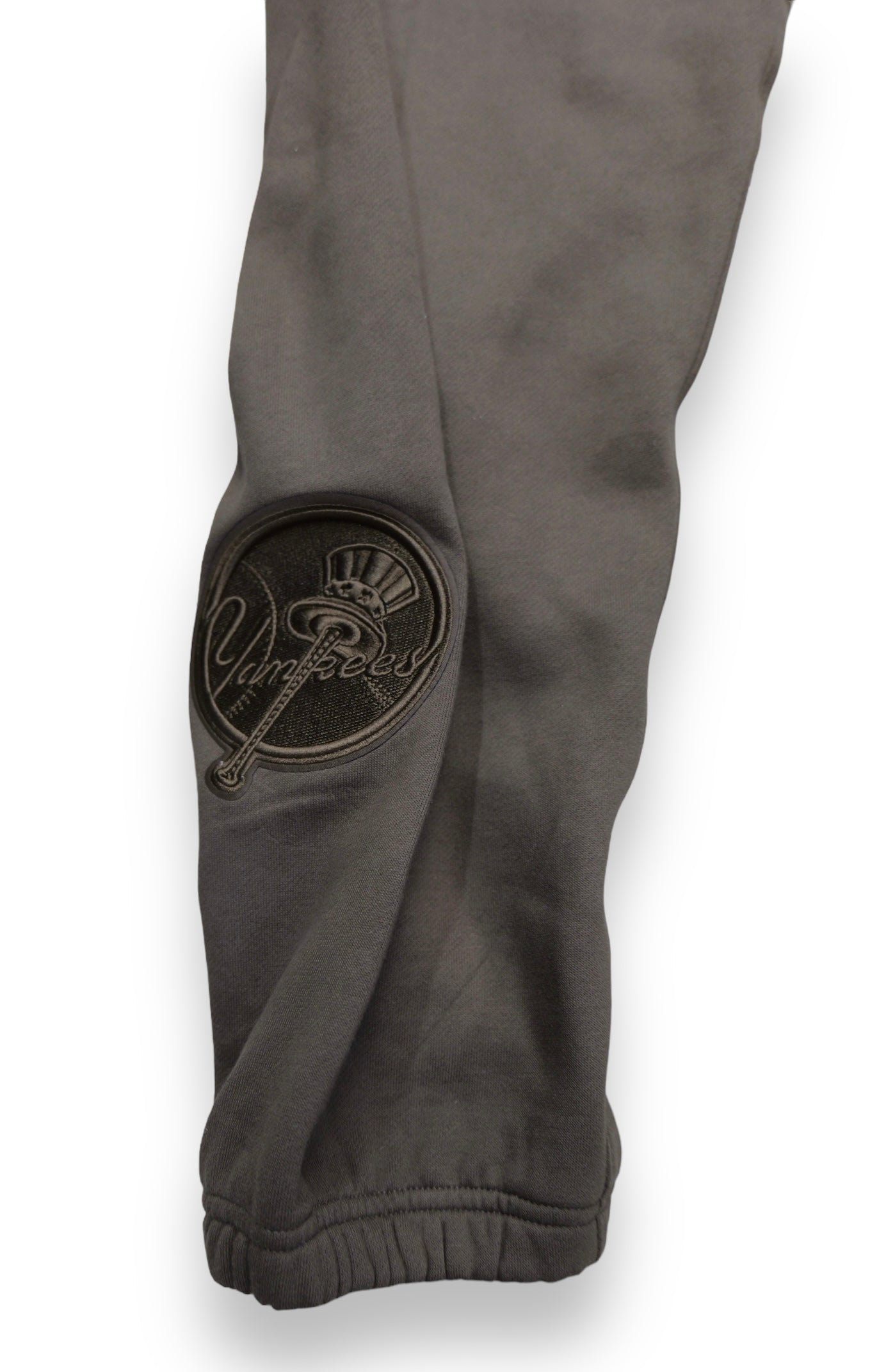 Pro Standard New York Yankees Sweatsuit (Dark Taupe)