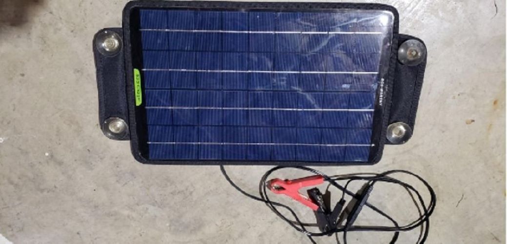 12 Volt 5 Watt Solar Trickle Charger for 12V Batteries Portable