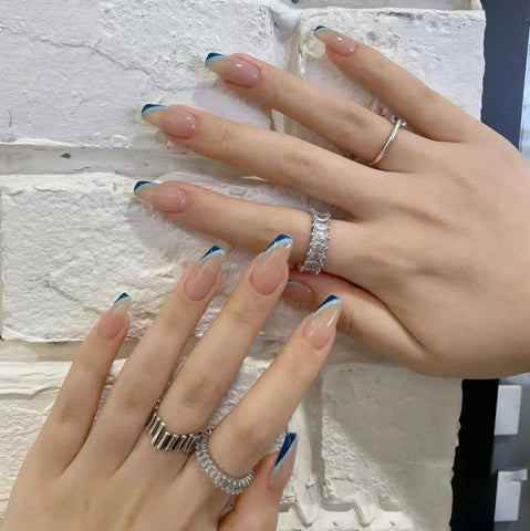 斜めのフレンチネイル