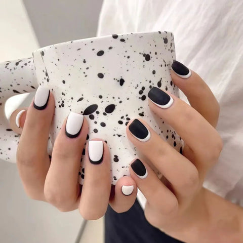 Ongles français inversés