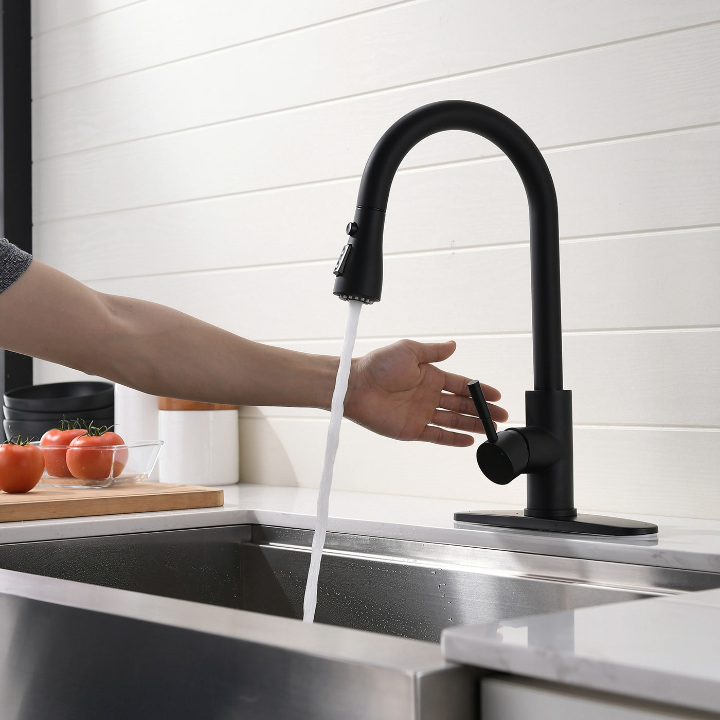 Single-Handle Touchless/Touch On Pull-Down Sprayer 2 Spray High Arc Kitchen Faucet with Deck Plate