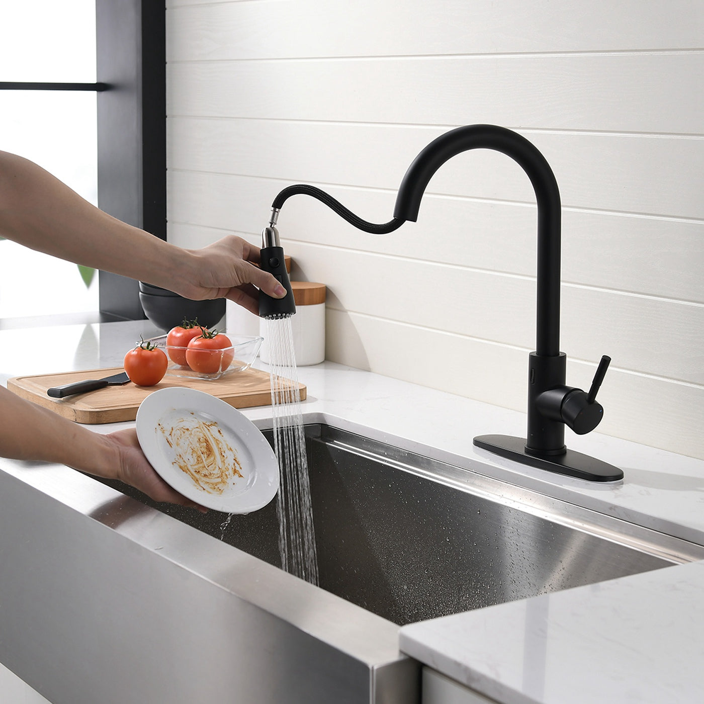 Single-Handle Touchless/Touch On Pull-Down Sprayer 2 Spray High Arc Kitchen Faucet with Deck Plate