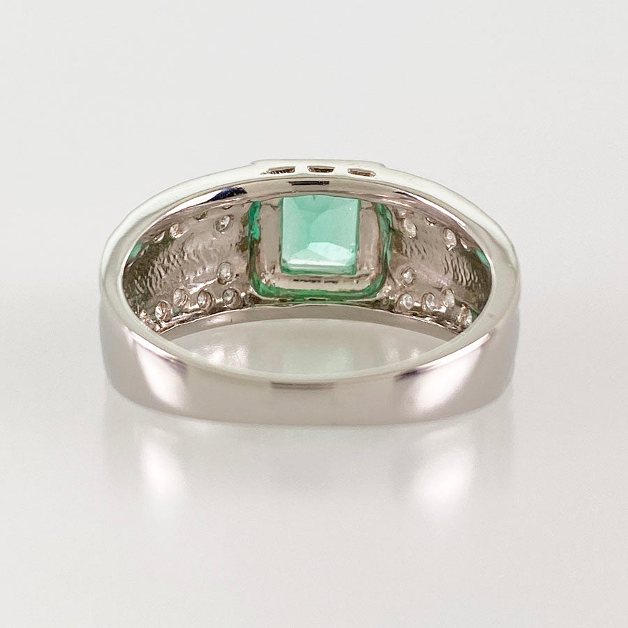 Ring Platinum Emerald Diamond