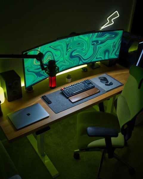 Student dream desk setup with Maidesite frame
