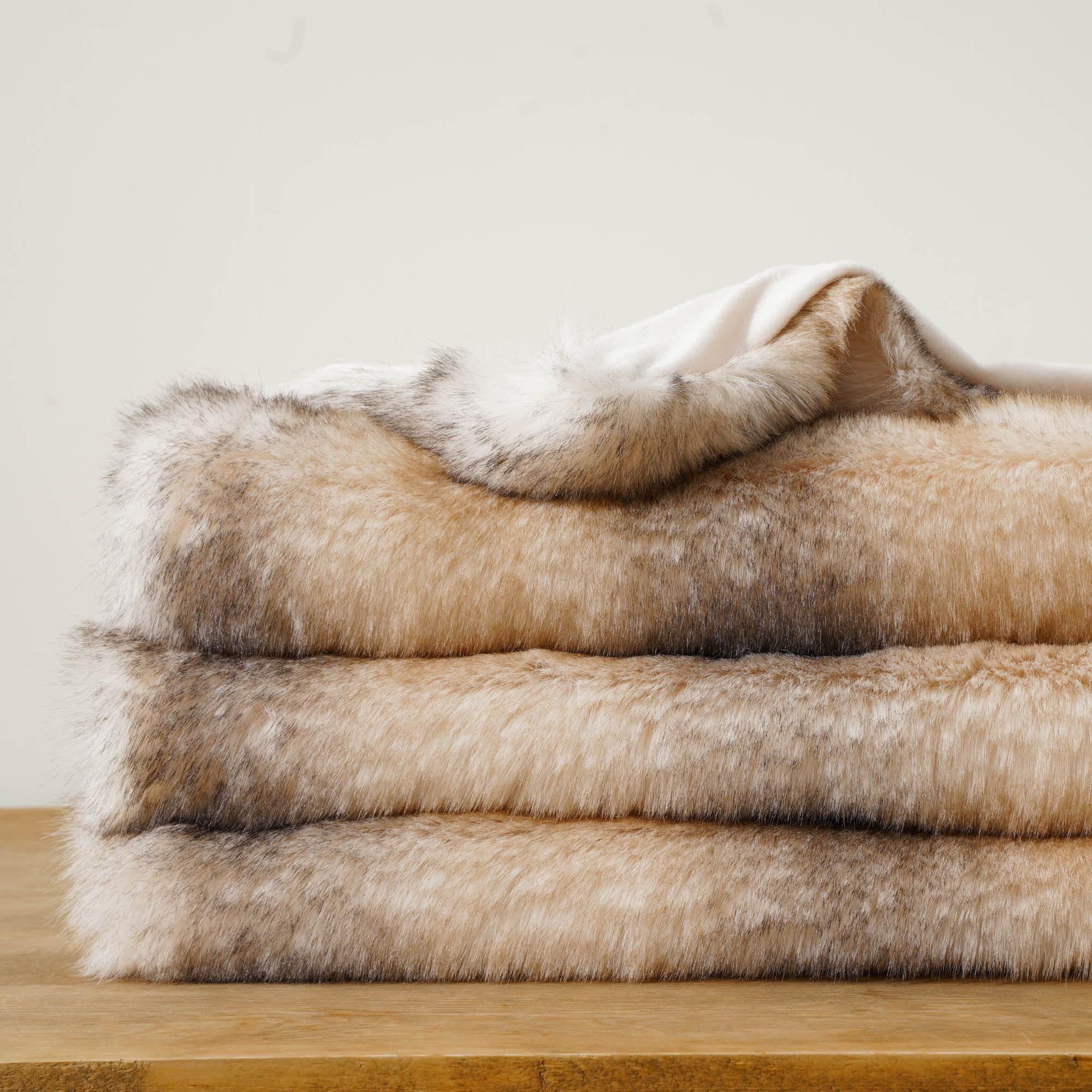 Luxury Faux Fur Throw Blanket, Soft Cozy Mink Fur Blanket for Couch, Sofa, Chair, Bed