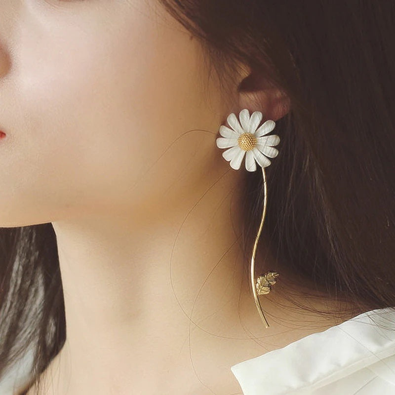 Korean Style Daisy Flower Asymmetrical Stud Earring Set for Women