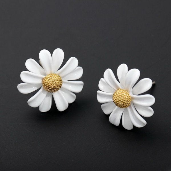 Korean Style Daisy Flower Asymmetrical Stud Earring Set for Women