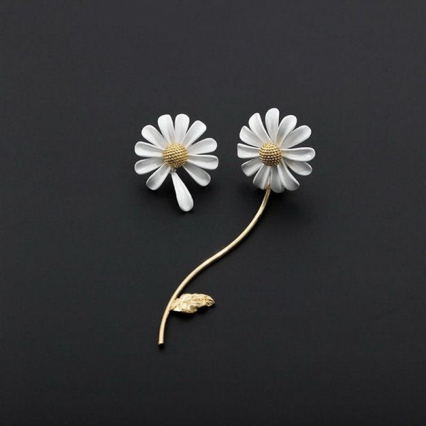 Korean Style Daisy Flower Asymmetrical Stud Earring Set for Women