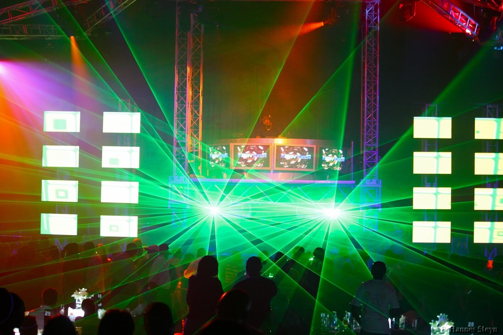 NewFeel Party lasers lights