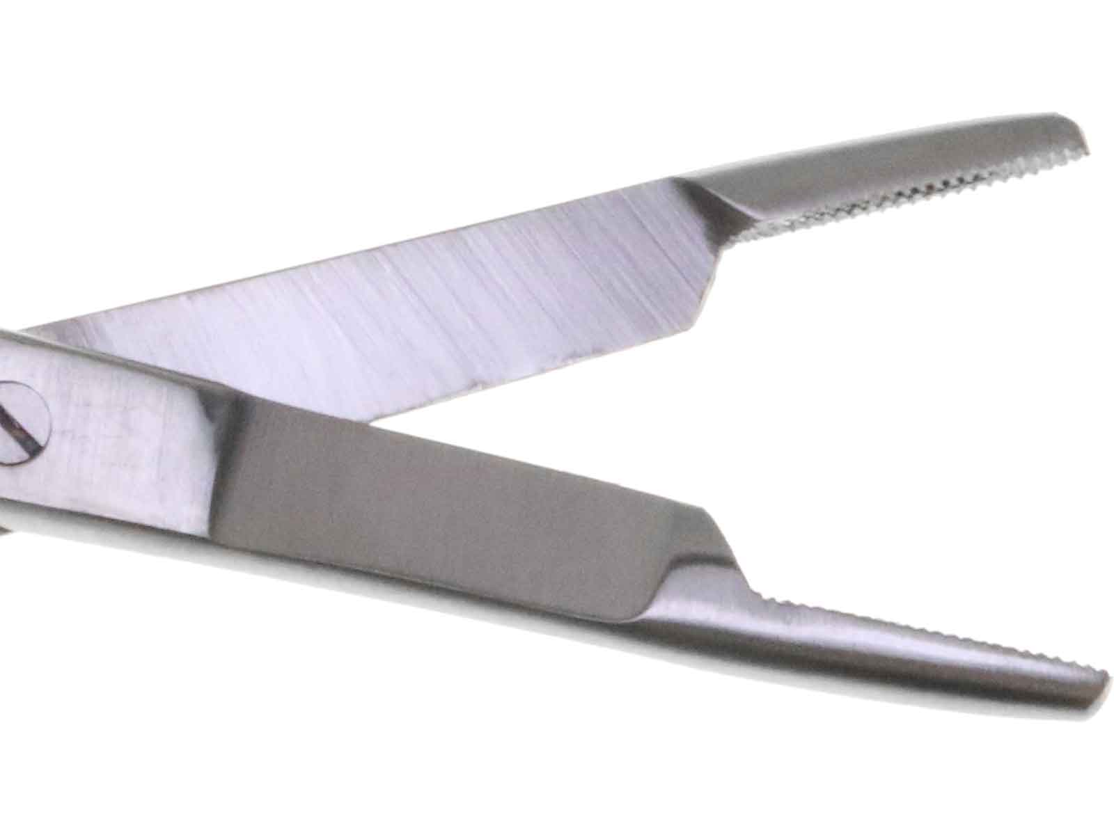 5.5 inch Serrated Hemostat with Scissors