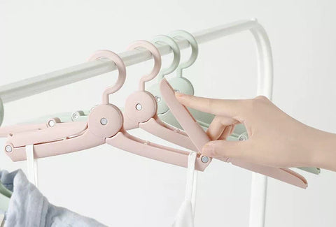 Folding Hanger