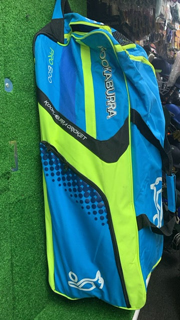 KOOKABURRA PRO 600 WHEELIE BAG