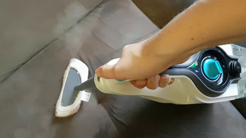 Knicke mit Dampf entfernen