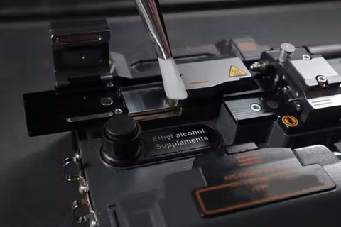 Cleaning of optical fiber fusion splicer