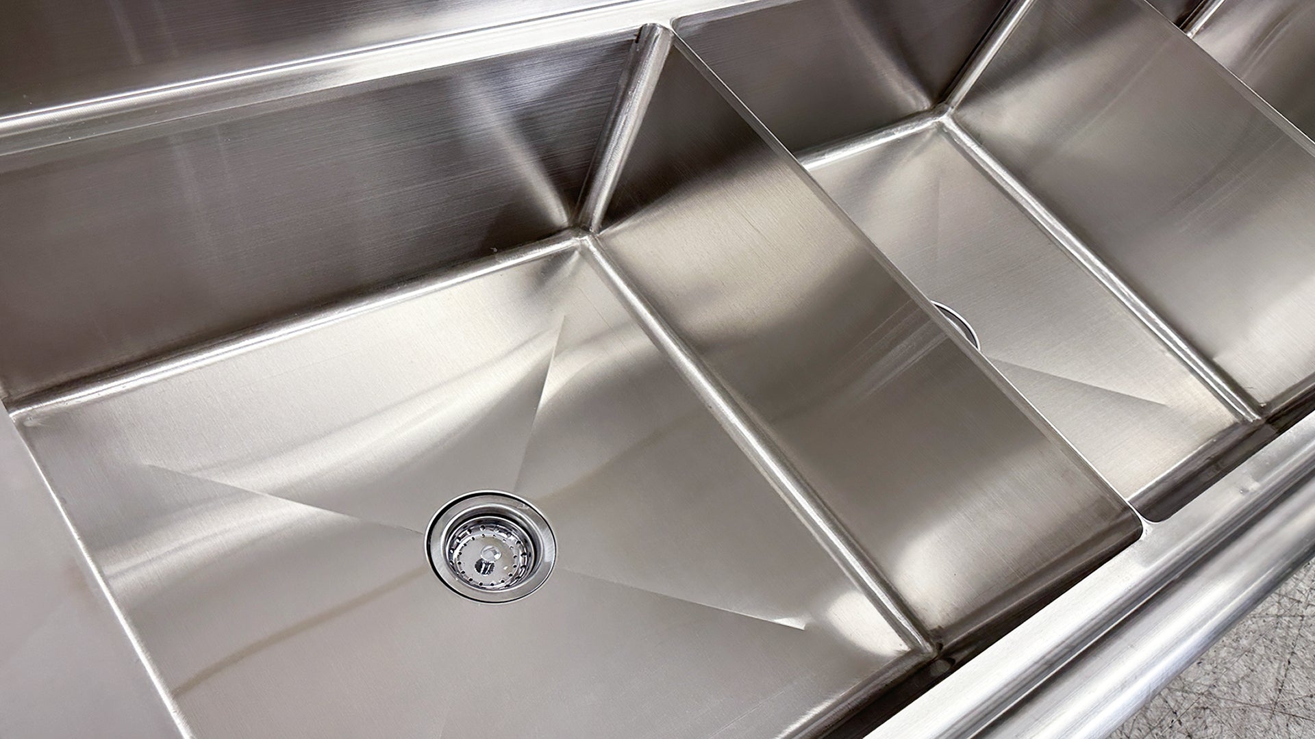 NSF 77 ins Stainless Steel Three Compartment Sink C3T242412