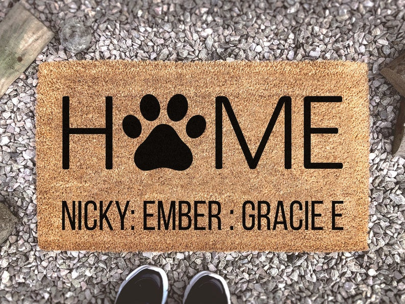 Chillever- Outdoor Mat- Personalised Pet Paw Symbol Home Family Names Doormat, Home With A Pawprint