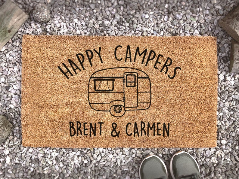 Chillever- Outdoor Mat- Personalized Happy Campers Names Doormat, Custom Coir Welcome Mat, House Name Sign, Home Decor