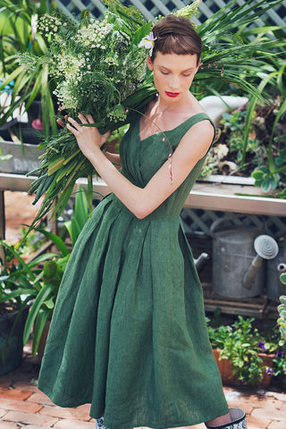 Olive green bridesmaid dress colour schemes