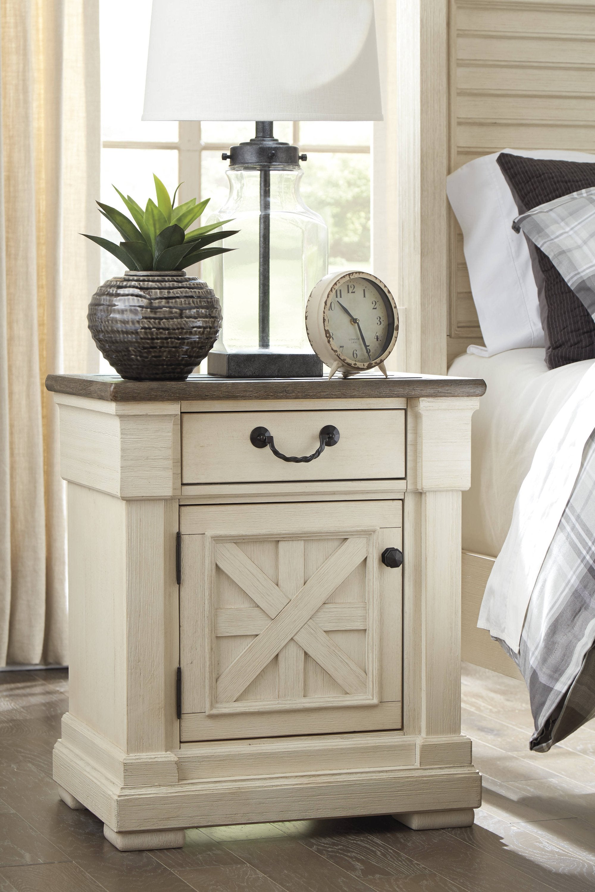 Lorraine Antique White One Drawer Night Stand