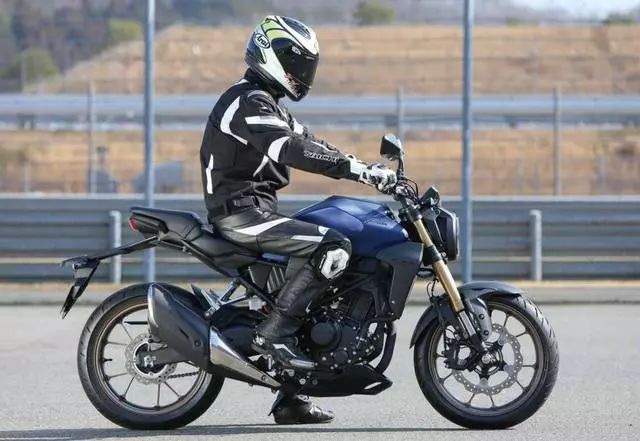 Street motorcycle | How to choose a motorcycle for beginners?