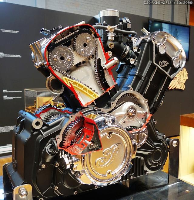 motorcycle V2 engine