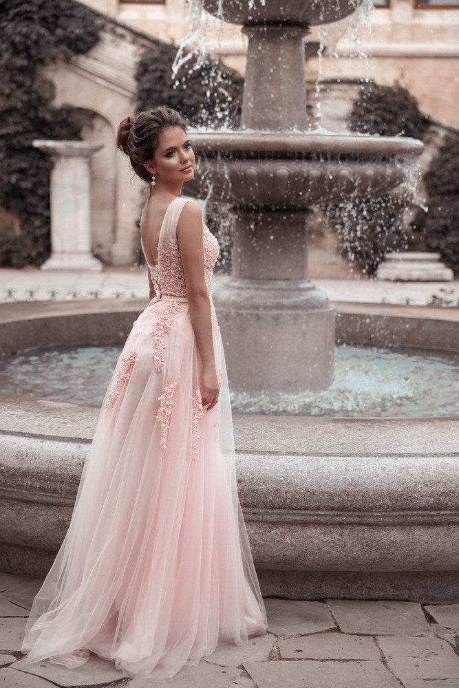 Make Your Gown the Focal Point.