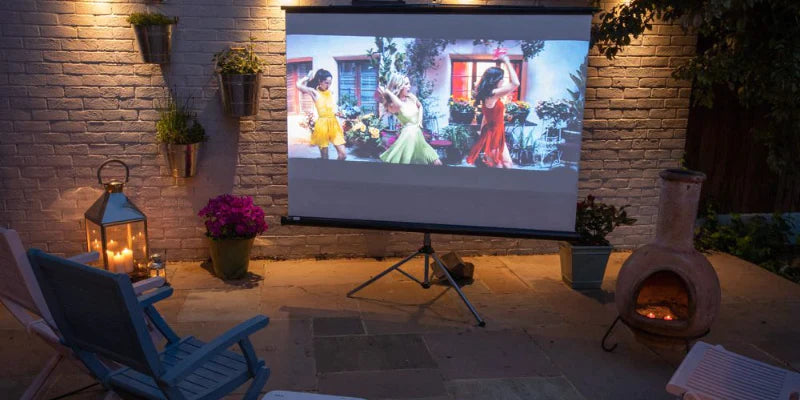How to ues a outdoor projector