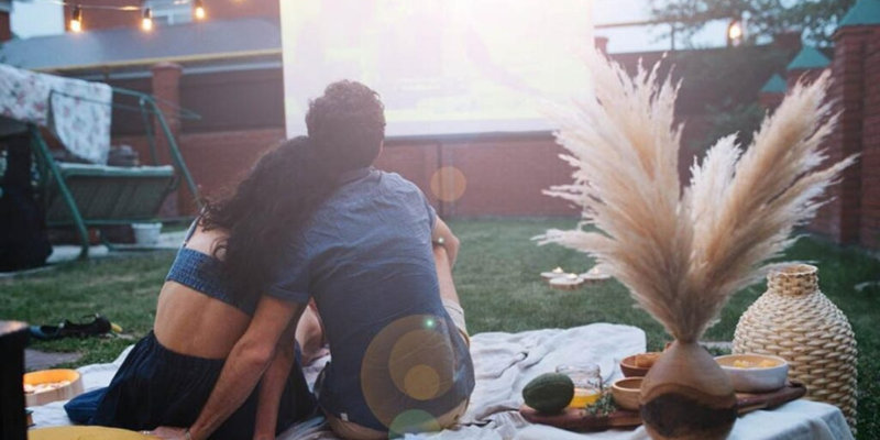 Understanding the Challenges of Daytime Outdoor Projection