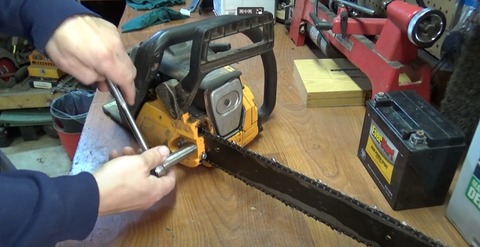 how to replace a chainsaw chain for chainsaw Poulan Pro 220LE