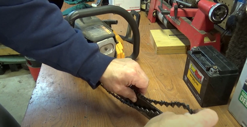 how to replace a chainsaw chain for chainsaw Poulan Pro 220LE