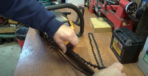 how to replace a chainsaw chain for chainsaw Poulan Pro 220LE