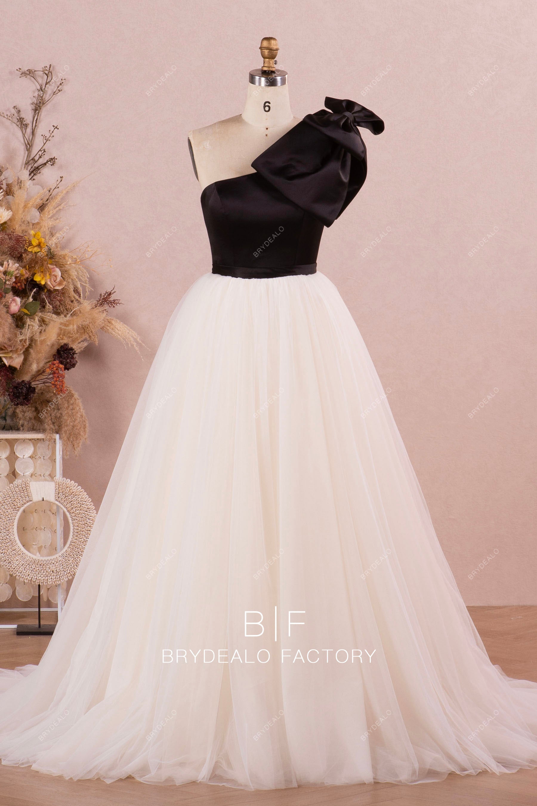 Black Satin Big Bow One-Shoulder Ivory Tulle Ball Gown Wedding Dress