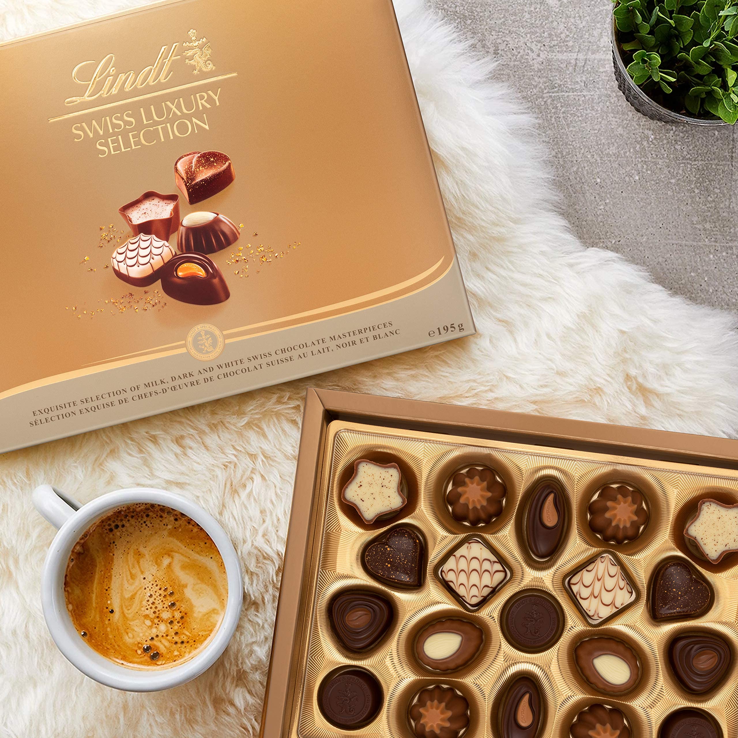 Lindt Swiss Luxury Finest Selection of Dark, Milk and White Chocolate Pralines (195g)