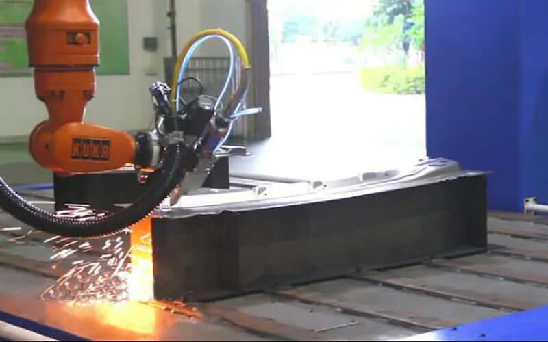 robot laser cutter
