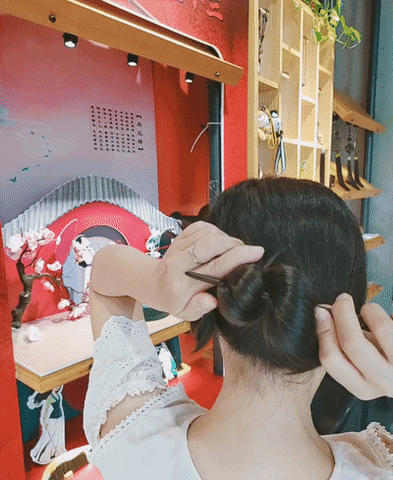 Step 3 Insert the bun