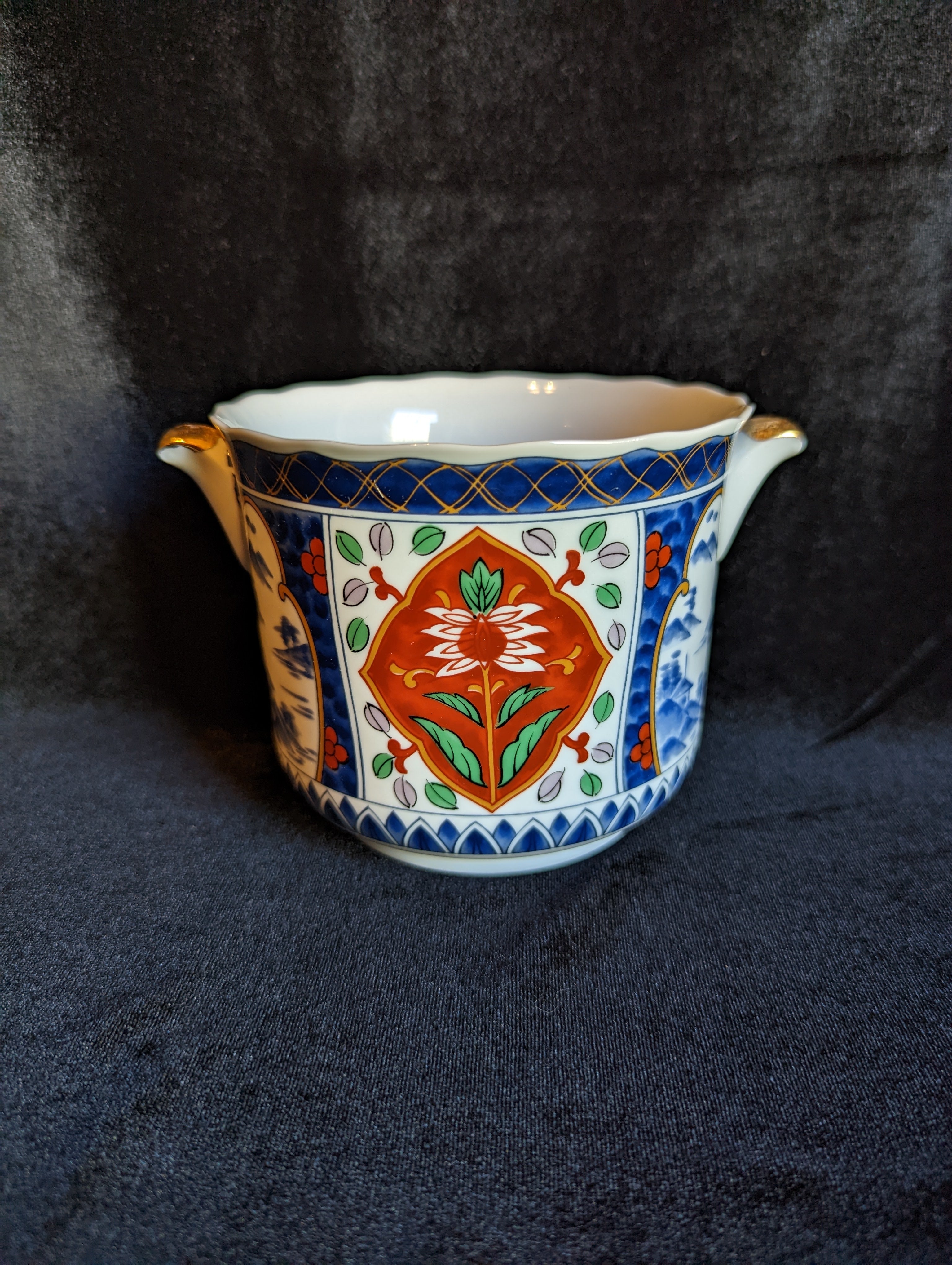 Petite Japanese Vintage Imari Cache Pot