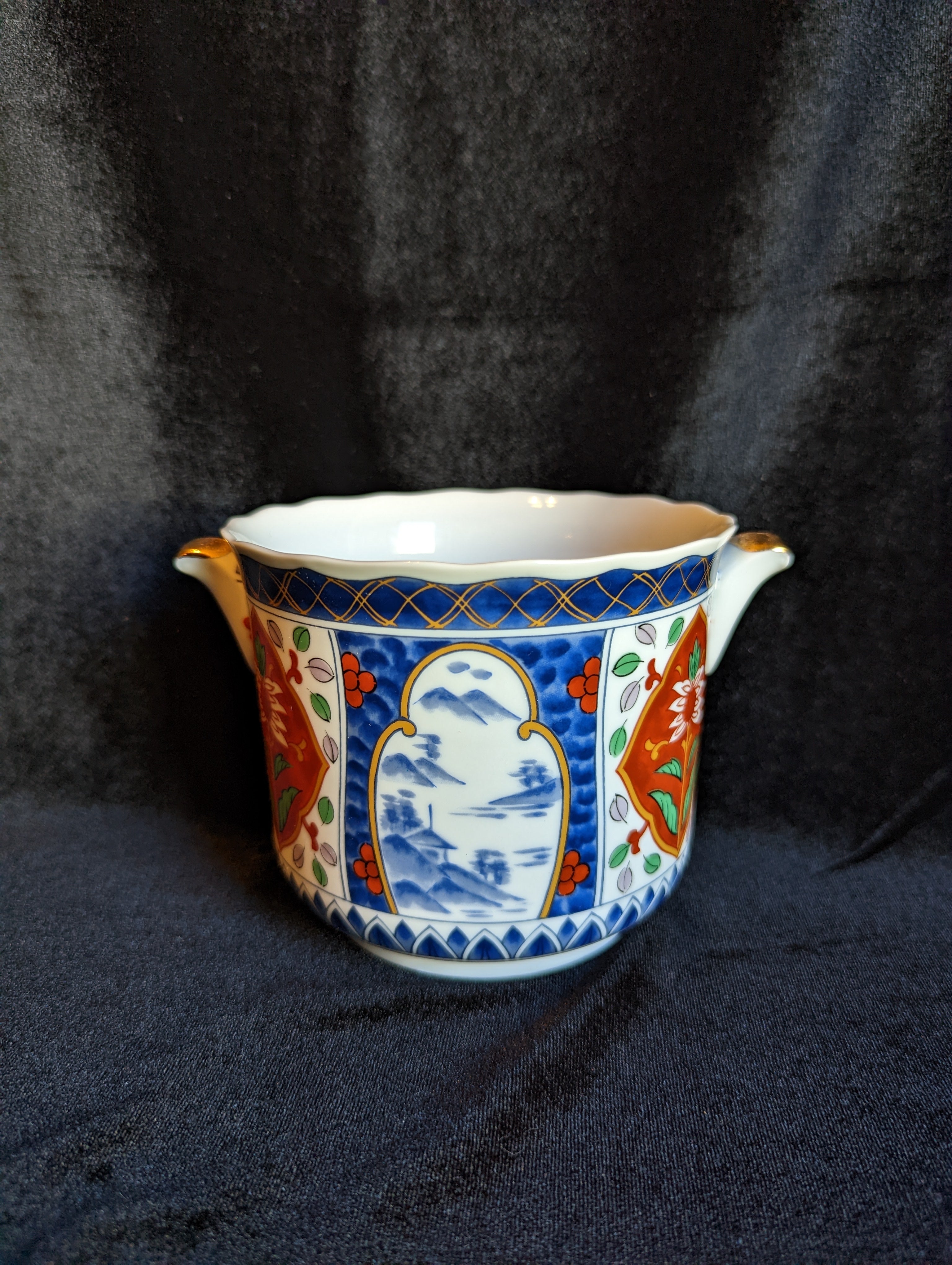 Petite Japanese Vintage Imari Cache Pot