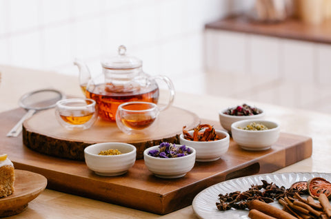 Herbal teas are caffeine-free and come in a variety of flavors, such as chamomile, peppermint, and ginger. 