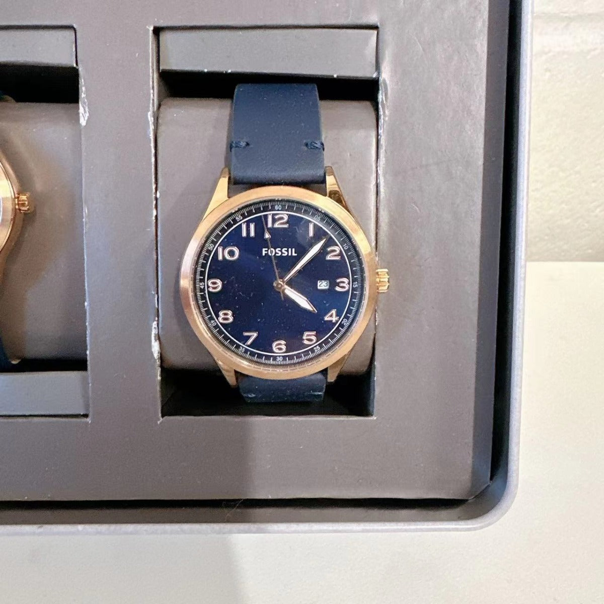 Fossil BQ2470 His and Her Wylie Three-Hand Navy Leather Watch Box Set