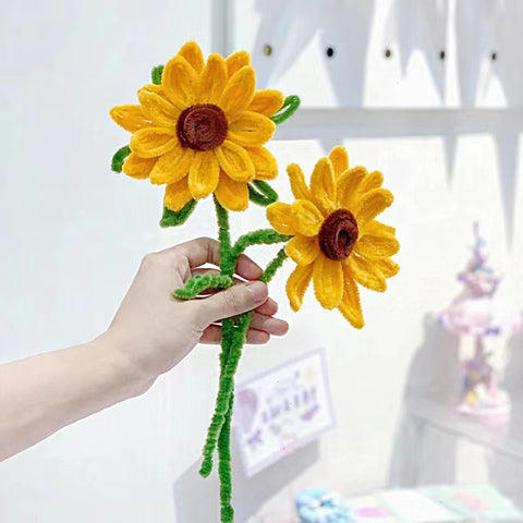 Pipe cleaner flowers - This crafty family
