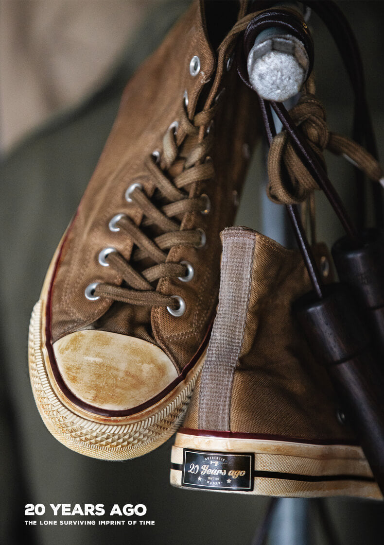 Das Obermaterial des Canvas-Sneakers besteht aus hochwertigem Canvas, das weich ist und einen offensichtlichen altmodischen Effekt hat