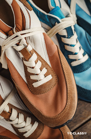 色に関しては、この靴はosagaの伝統的な青、オレンジ、グレーを提供しています.