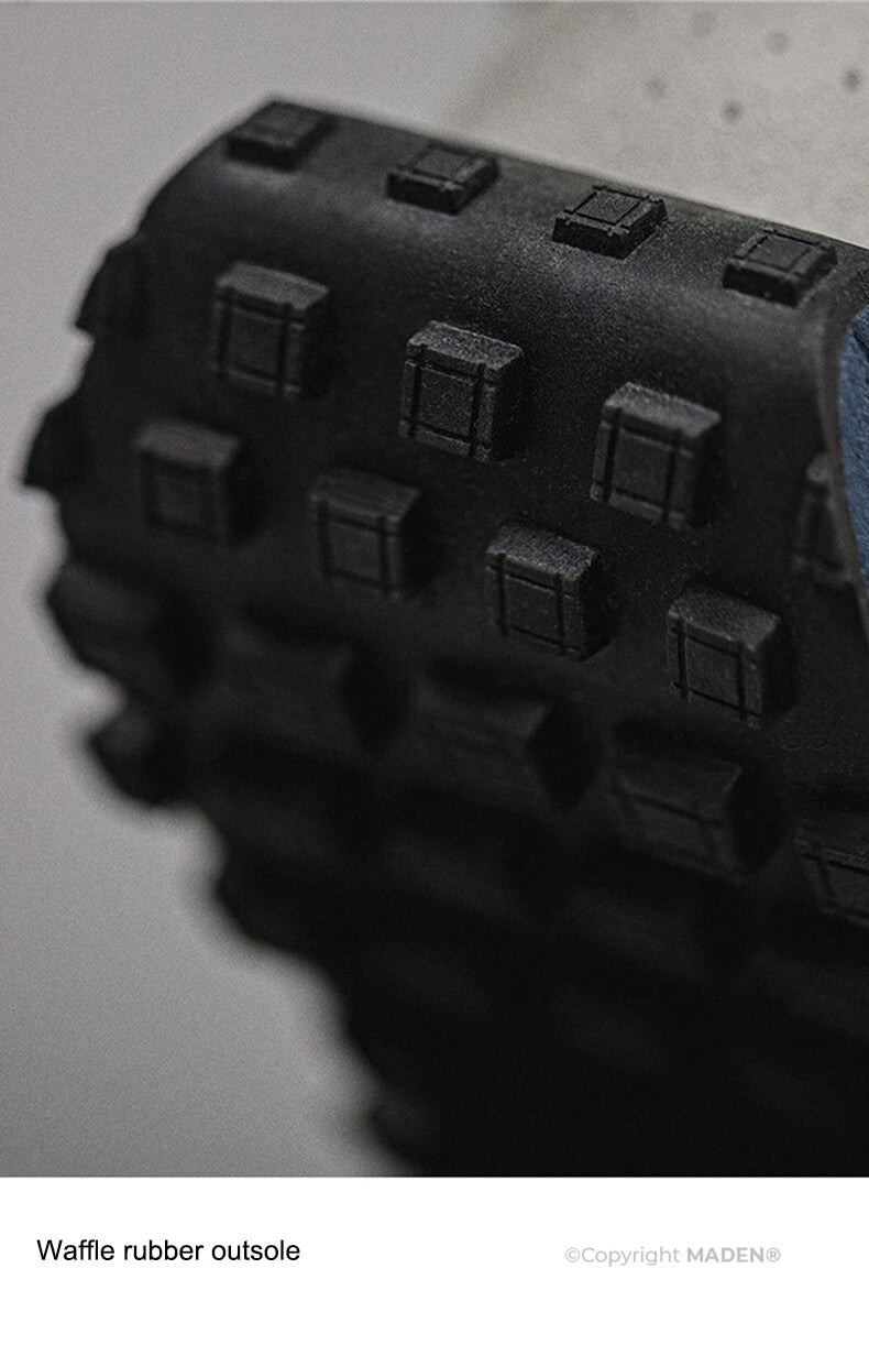 street outfit sneakers