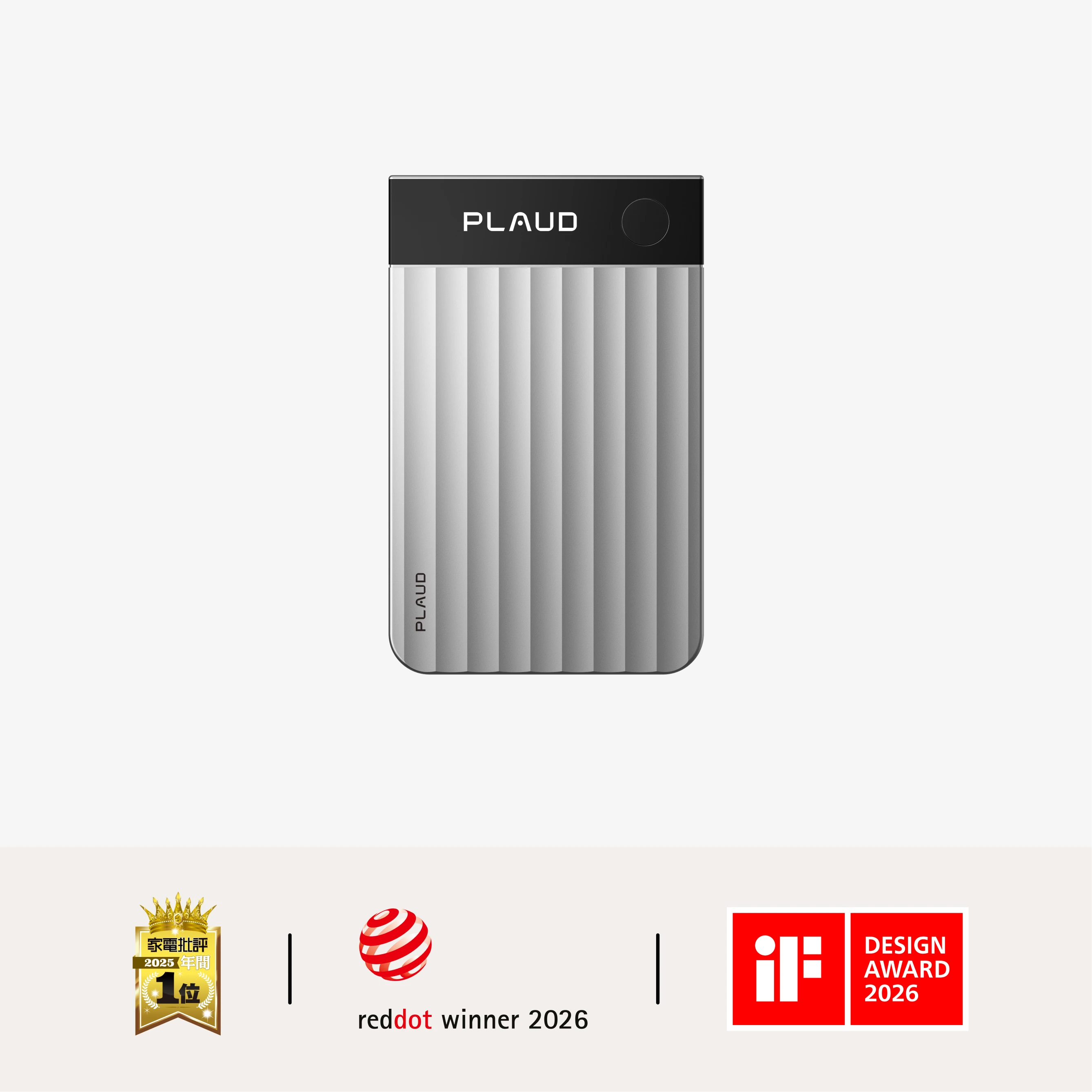 シルバーのPlaud Note Proと、iFデザイン賞やRed Dotなどの受賞実績を示すロゴ。