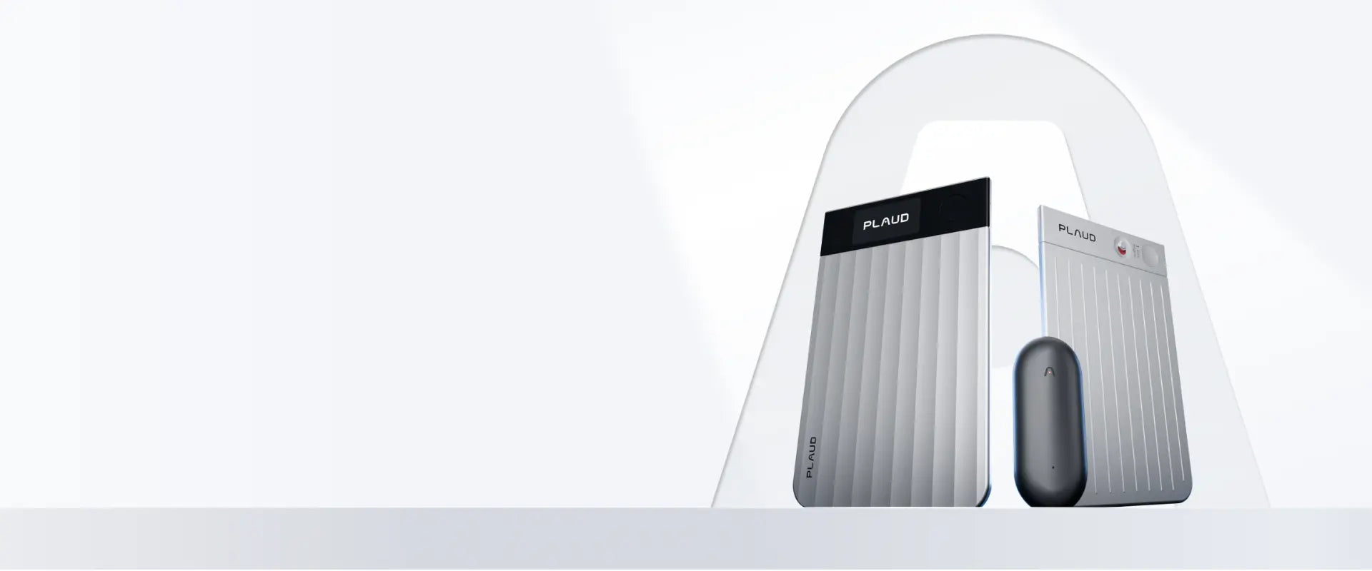 シルバーのPlaud Note ProとブラックのPlaud NotePin