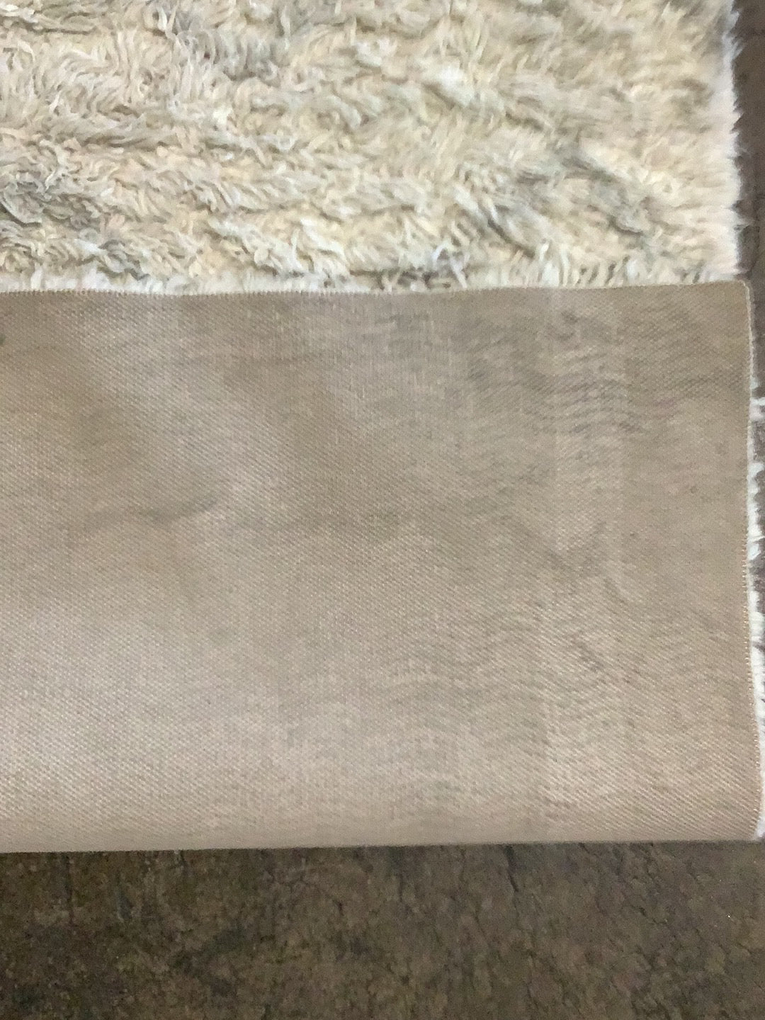 White shaggy rug(R015)