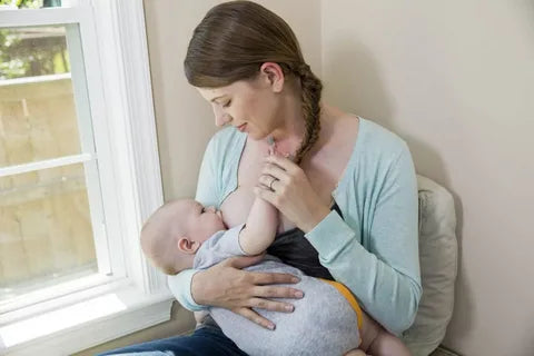 breastfeeding mom