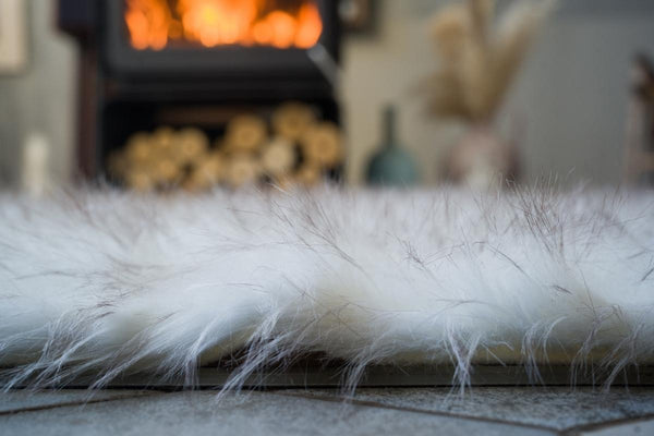 The detail of Anifurry's high-quality faux fur blanket. It shows that the fur tips is soft and looks like real animal fur.