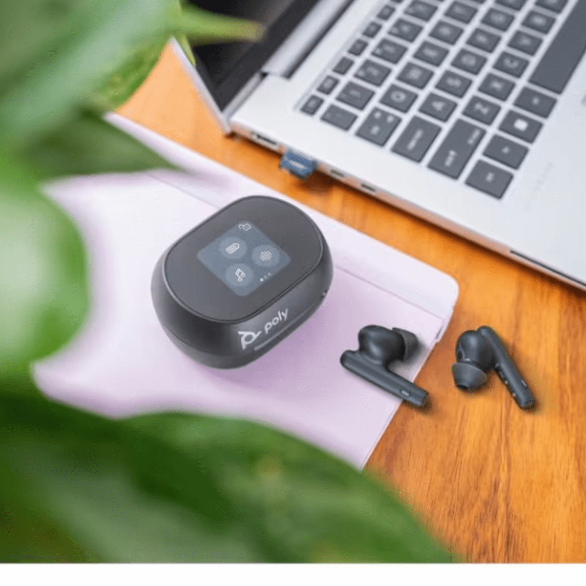 POLY VOYAGER FREE 60+ UC EARBUDS