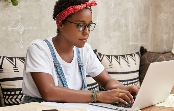 black women is learning wig knowledge